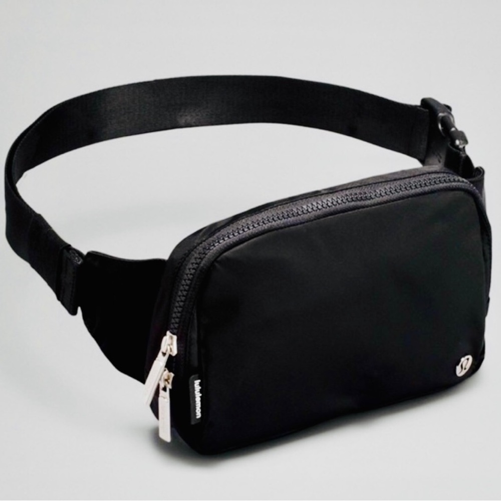 ⚫️ SOLD ⚫️ Lululemon Everywhere Belt Bag Large 2L